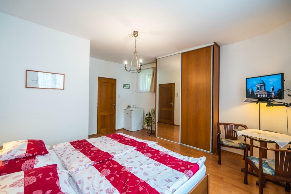 Szent Kristof Panzio Hotell Esztergom Eksteriør bilde