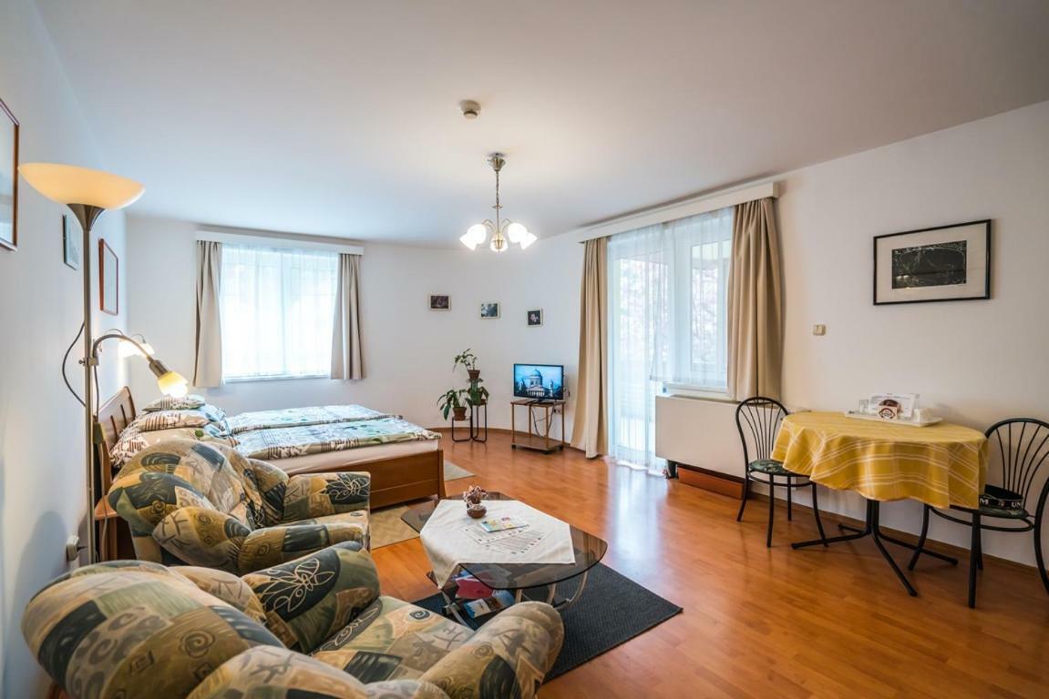 Szent Kristof Panzio Hotell Esztergom Eksteriør bilde