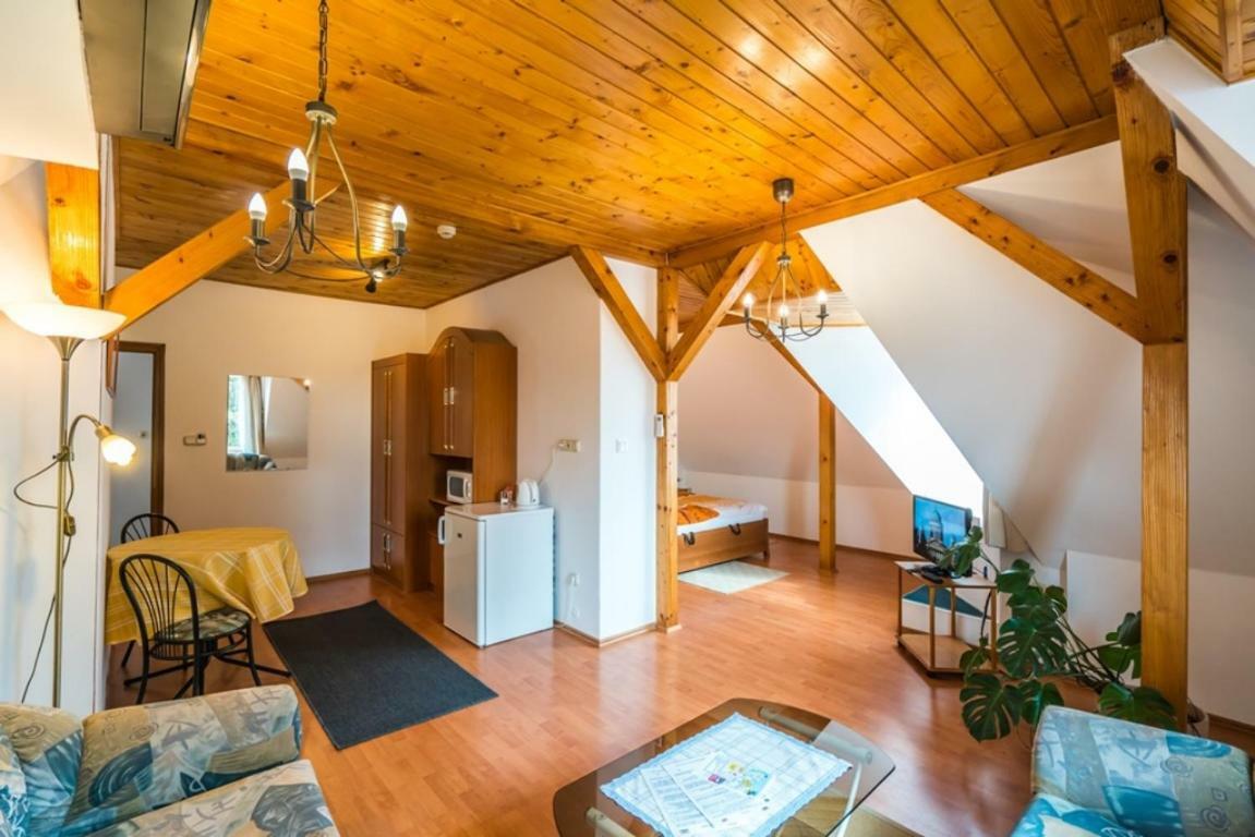Szent Kristof Panzio Hotell Esztergom Eksteriør bilde