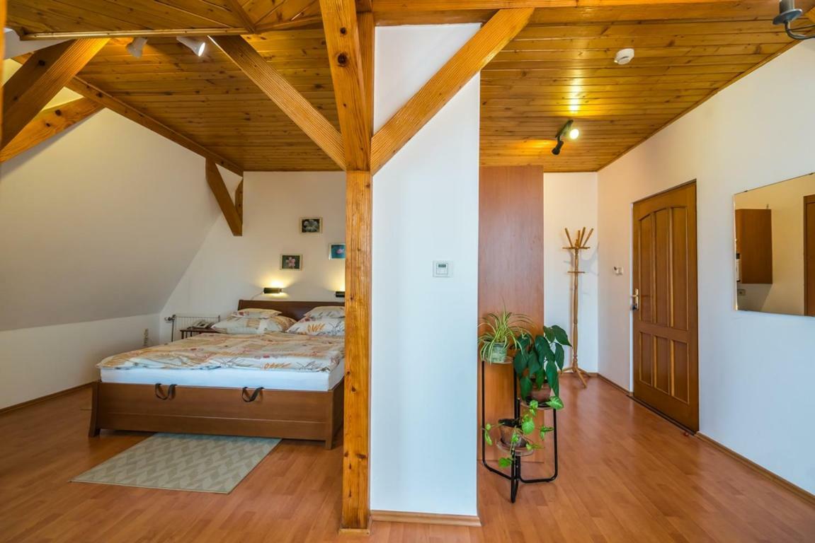 Szent Kristof Panzio Hotell Esztergom Eksteriør bilde